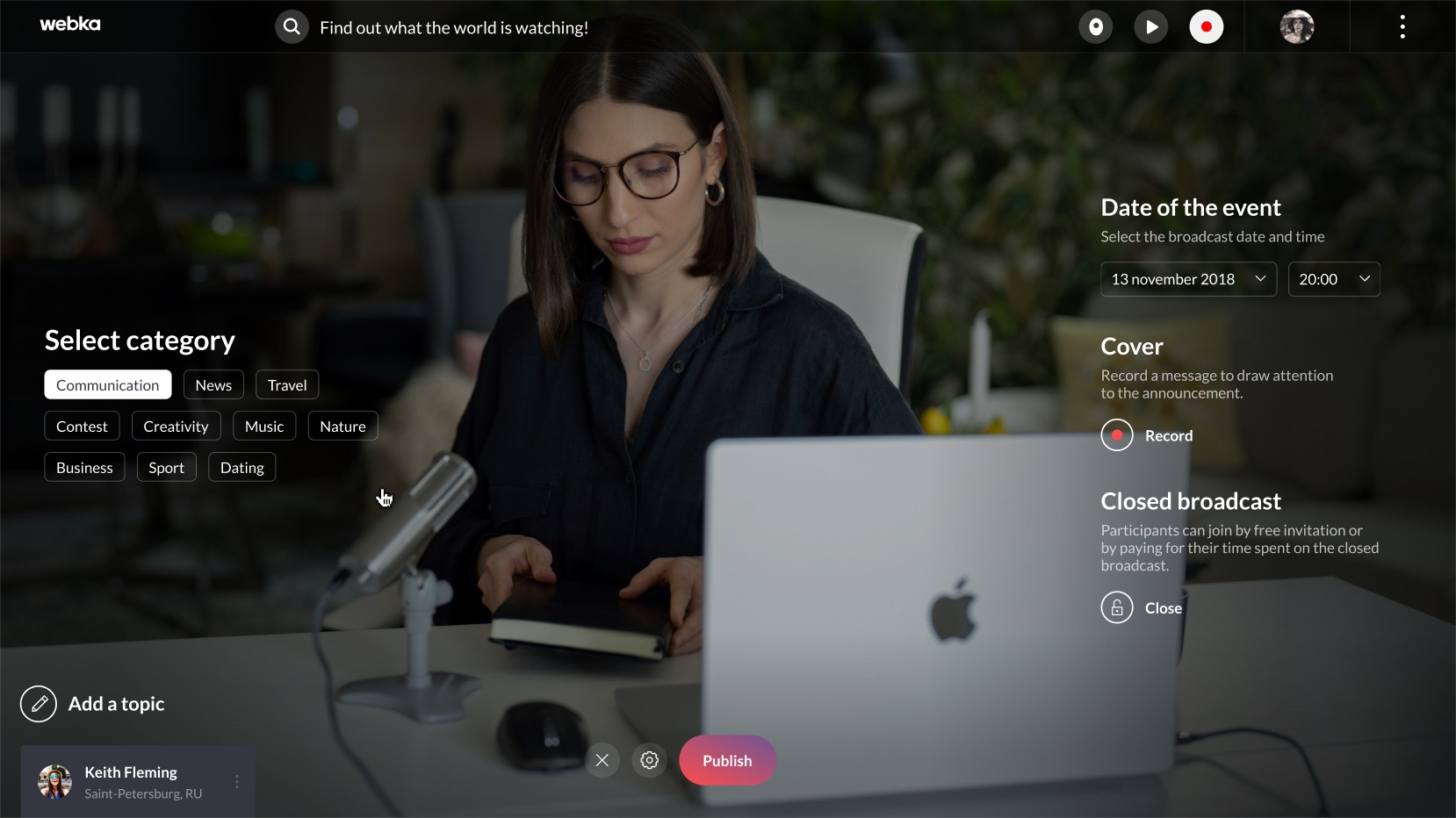 Setting up a Webka broadcast: category, topic, date, cover and closed-broadcast options laid over the host&rsquo;s own camera
